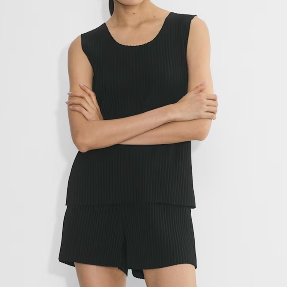 Babaton Other - Babaton Crepe Drafting Tank & Iris Short